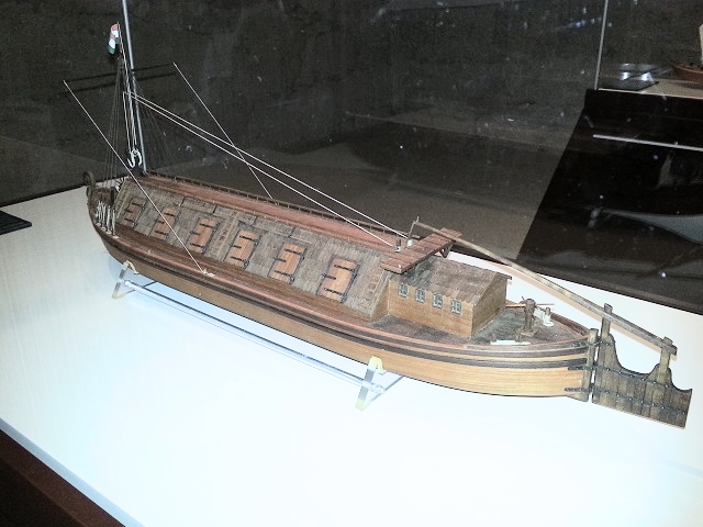 Bőgőshajó, model ship