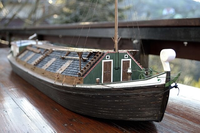 Bőgőshajó, model ship