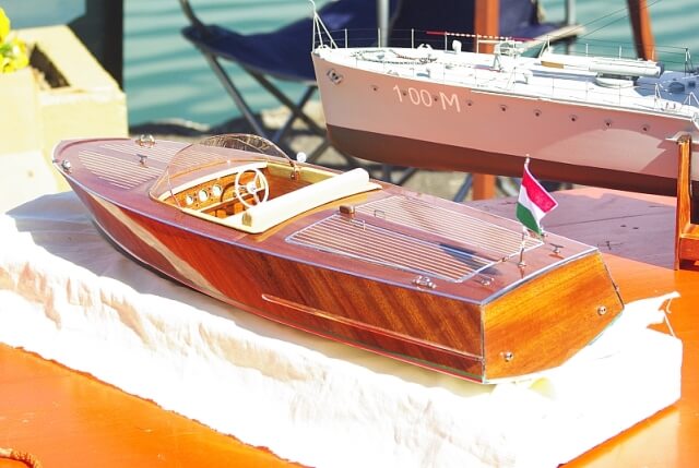 Runaboat, model ship