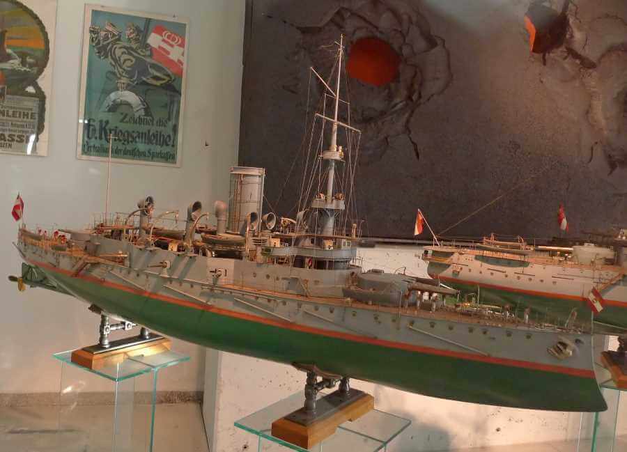 1:50 scale model of Habsburg class battleship SMS ÁRPÁD, Heeresgeschichtliches Museum Wien - photo:By Sandstein